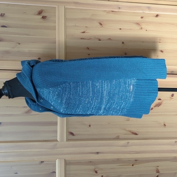 Lg Columbia Knit Sweater in  EUC Teal - Picture 2 of 9